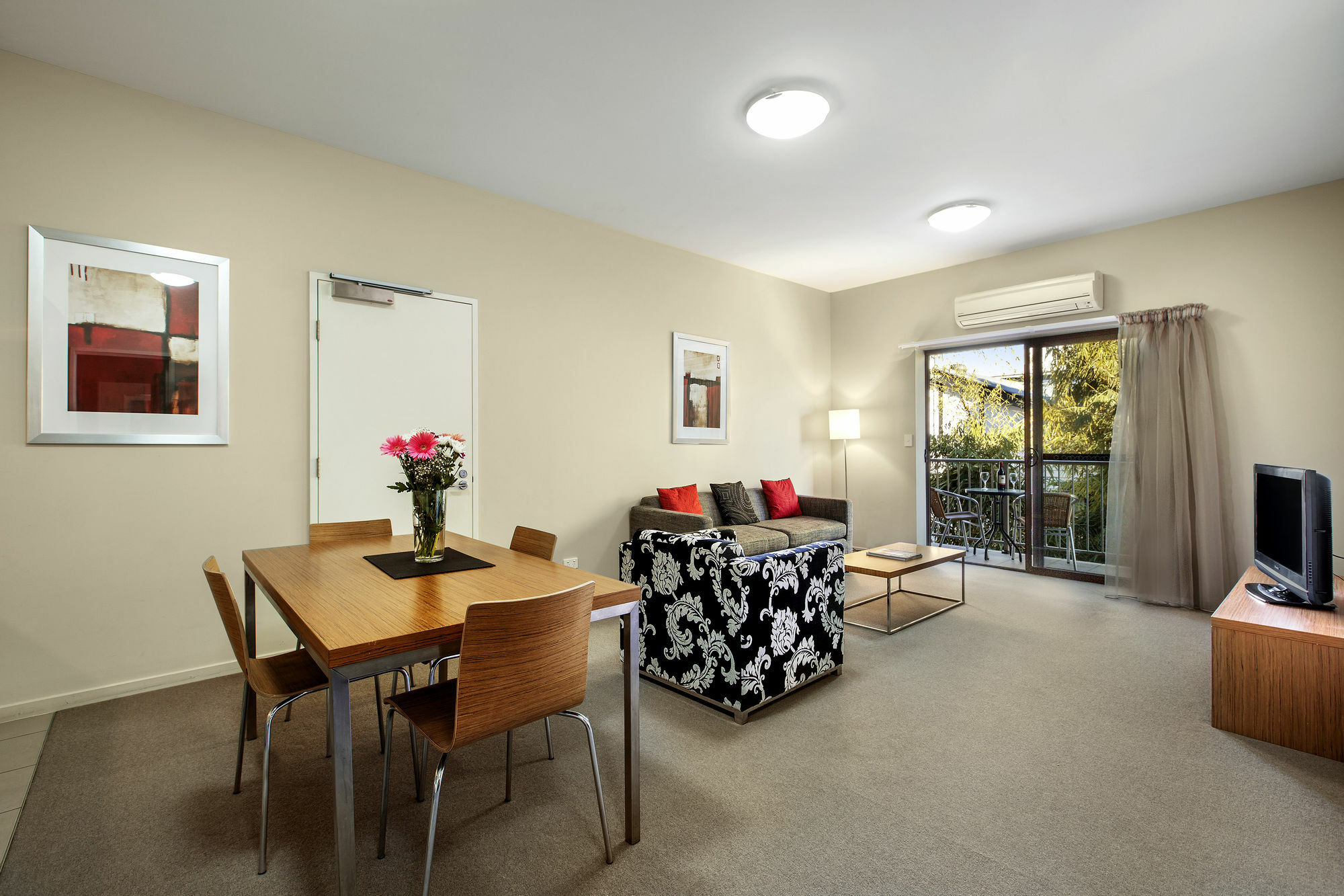 Gladstone Downtown Central Apartment Hotel Official Exterior photo